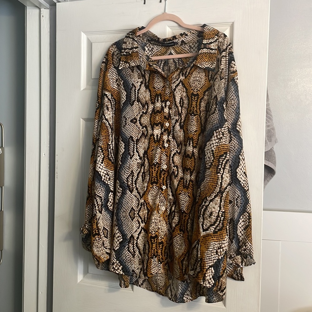 Snake skin button down blouse - Picture 4 of 6